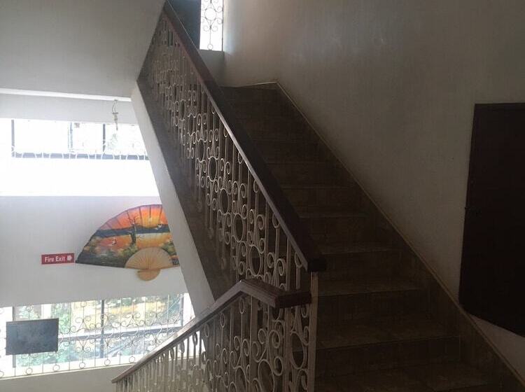 فندق Majestic Tourist