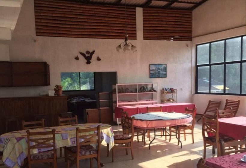 فندق Majestic Tourist