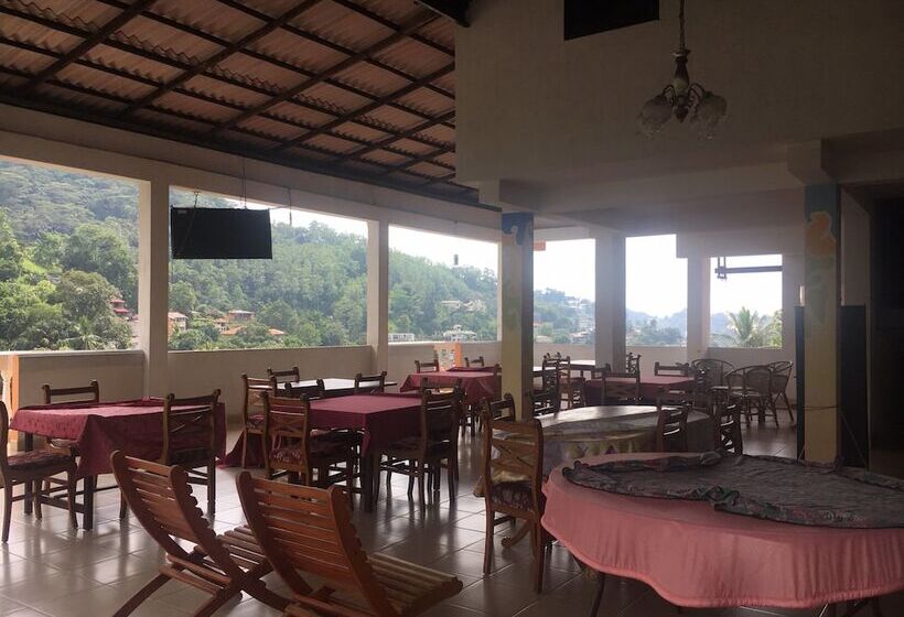 فندق Majestic Tourist