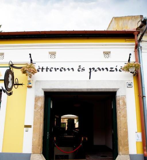 Отель Mathias Rex