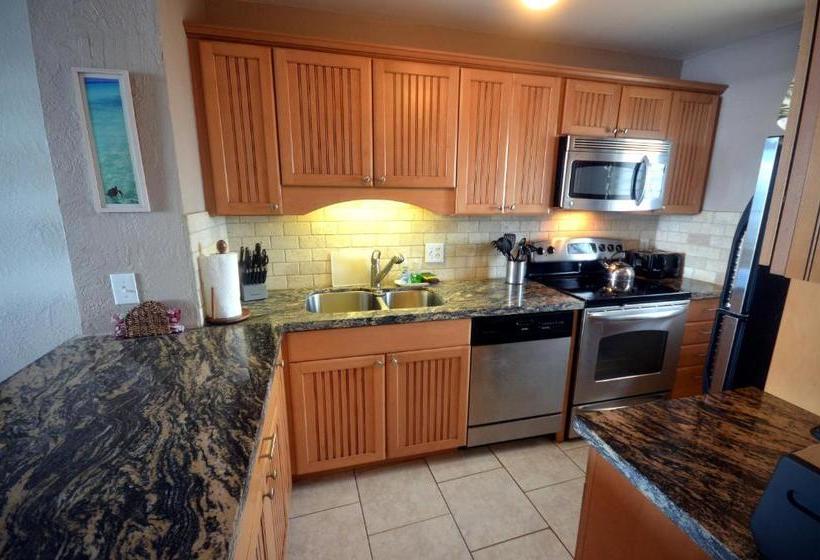 Отель Menehune Shores