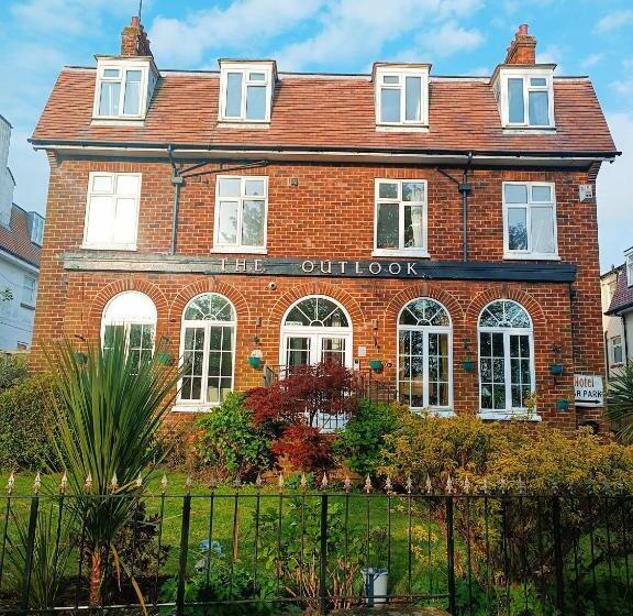 Отель The Outlook Scarborough