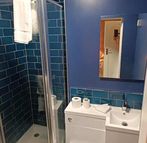 Отель The Outlook Scarborough