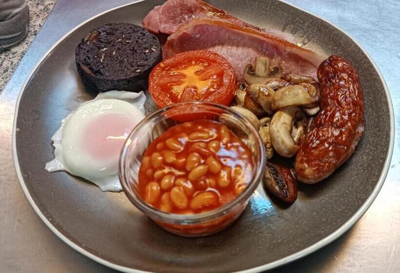 Отель The Outlook Scarborough