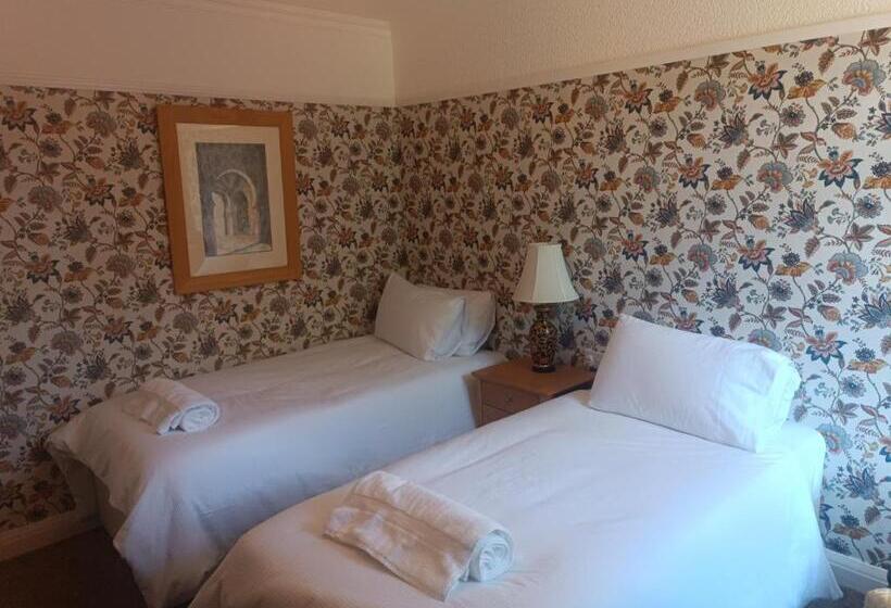 Отель The Outlook Scarborough