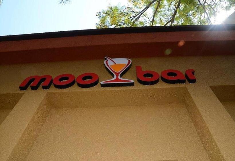 ホテル Metcourt At Khoroni