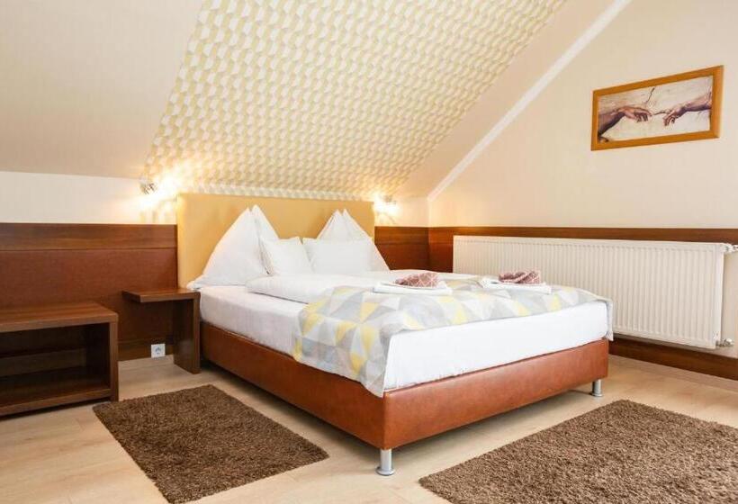 בית מלון כפרי Pávai