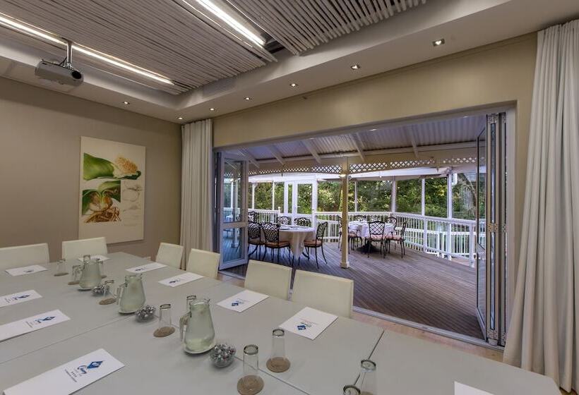 בית מלון כפרי Quarry Lake Inn