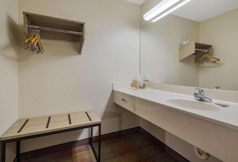 فندق Rodeway Inn