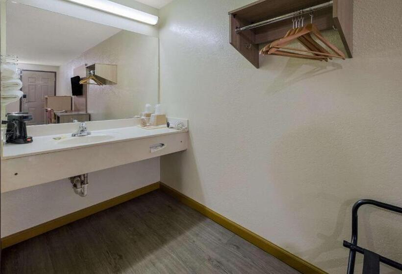 فندق Rodeway Inn