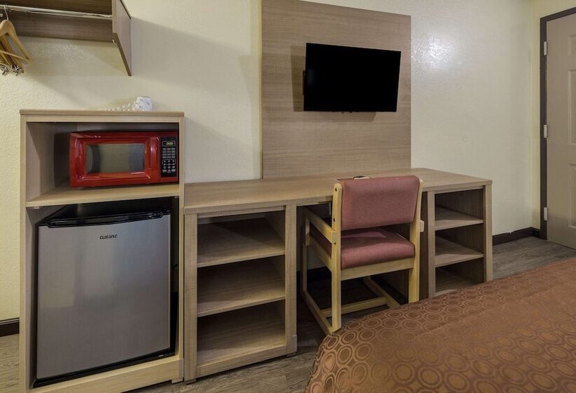 فندق Rodeway Inn