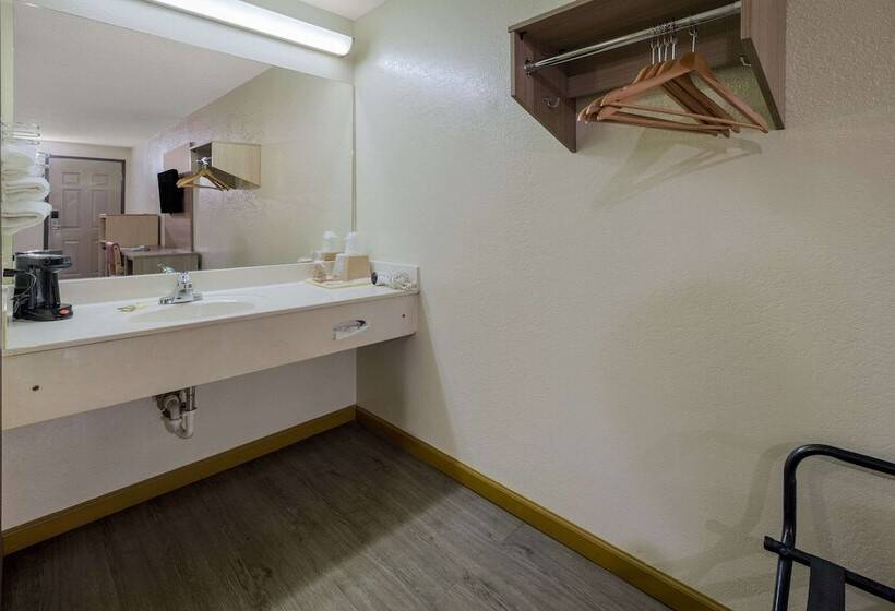 فندق Rodeway Inn