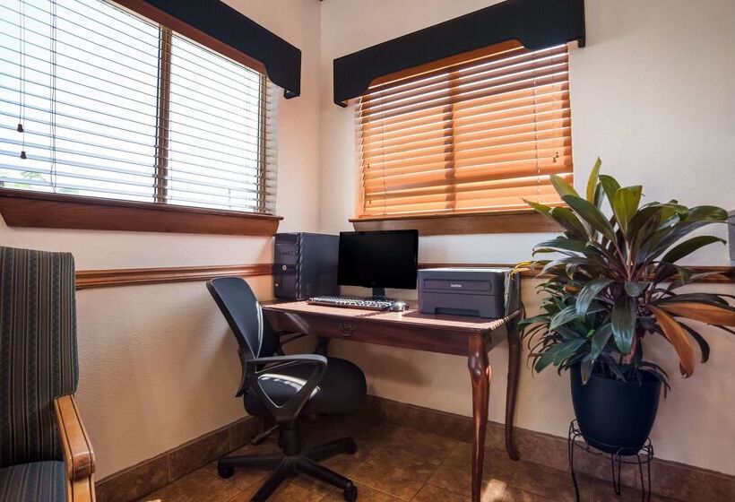 בית מלון כפרי Suburban Studios Biloxi North Area