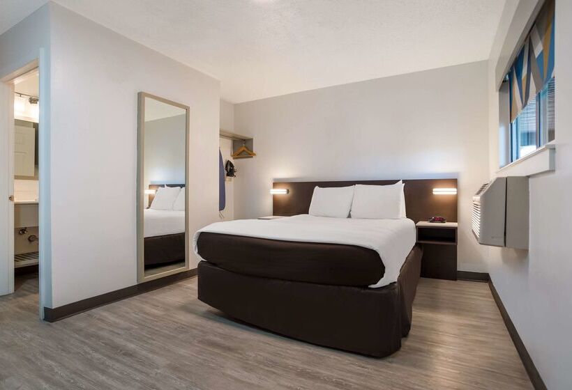 בית מלון כפרי Suburban Studios Biloxi North Area