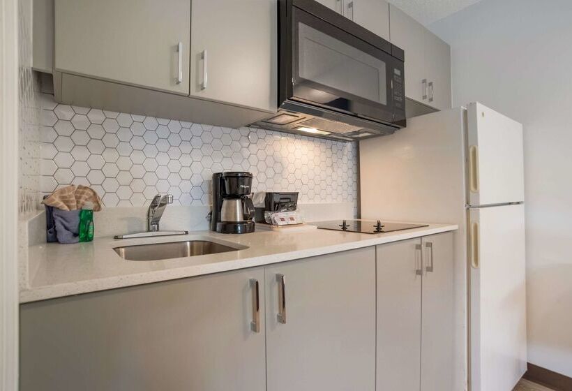 בית מלון כפרי Suburban Studios Biloxi North Area