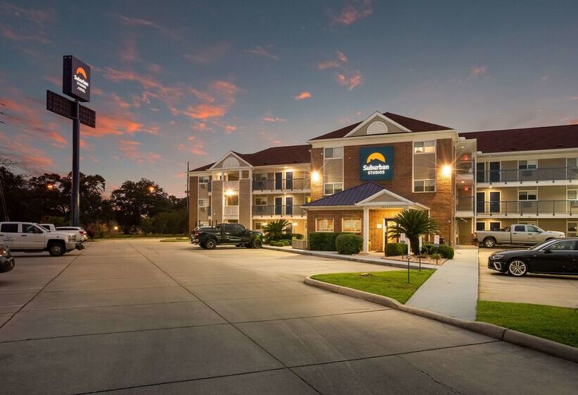 בית מלון כפרי Suburban Studios Biloxi North Area
