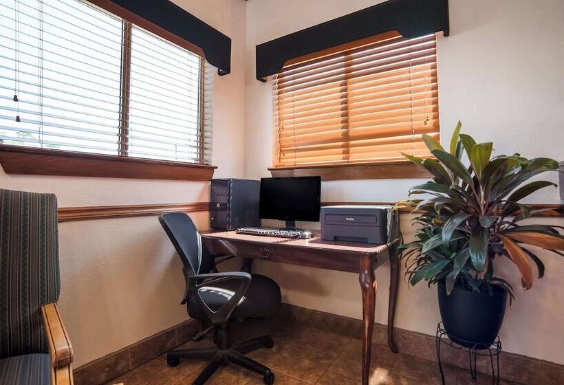 בית מלון כפרי Suburban Studios Biloxi North Area