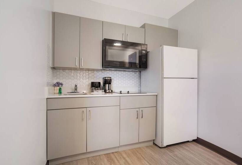 בית מלון כפרי Suburban Studios Biloxi North Area