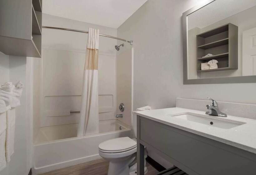 בית מלון כפרי Suburban Studios Biloxi North Area