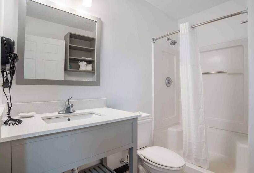 בית מלון כפרי Suburban Studios Biloxi North Area