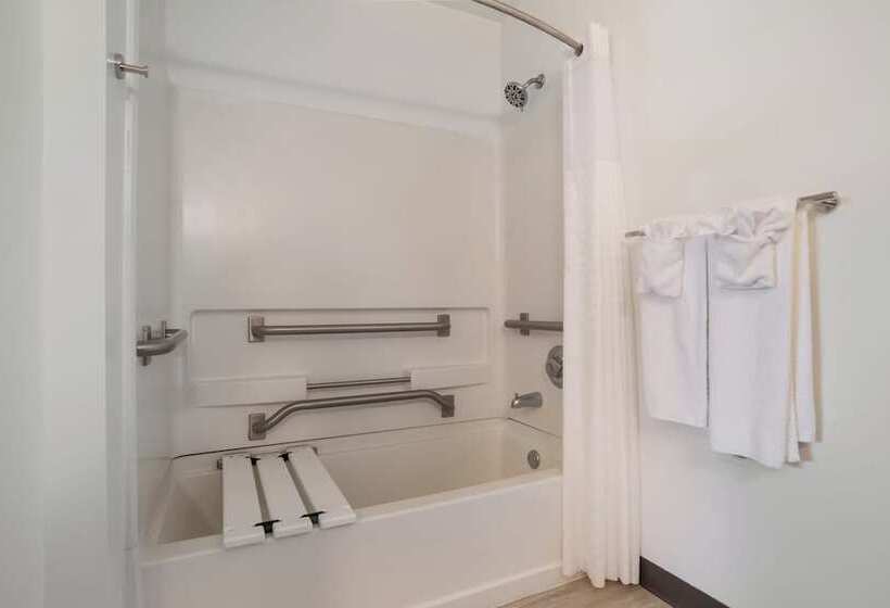 בית מלון כפרי Suburban Studios Biloxi North Area