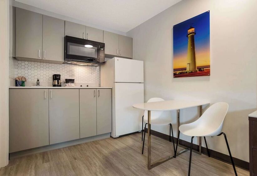 בית מלון כפרי Suburban Studios Biloxi North Area