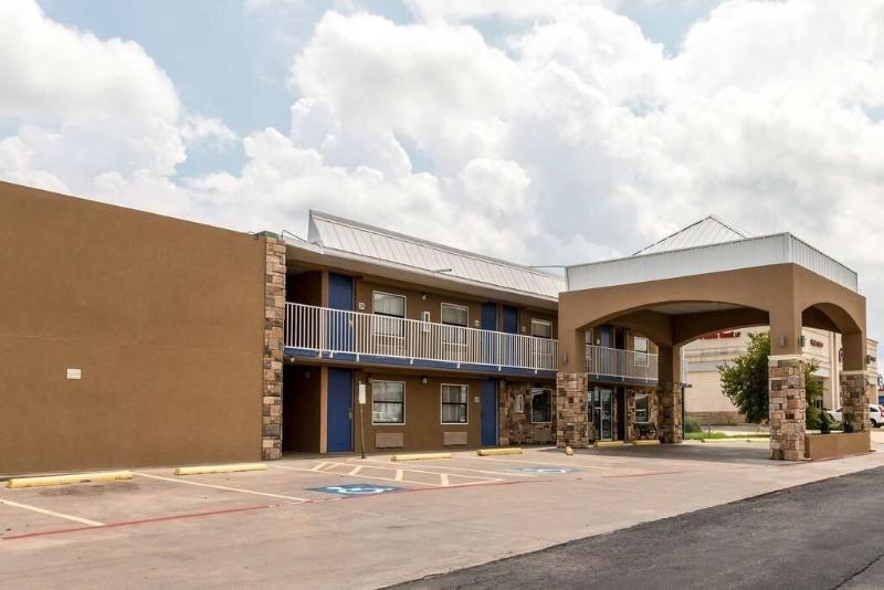 בית מלון כפרי Econo Lodge