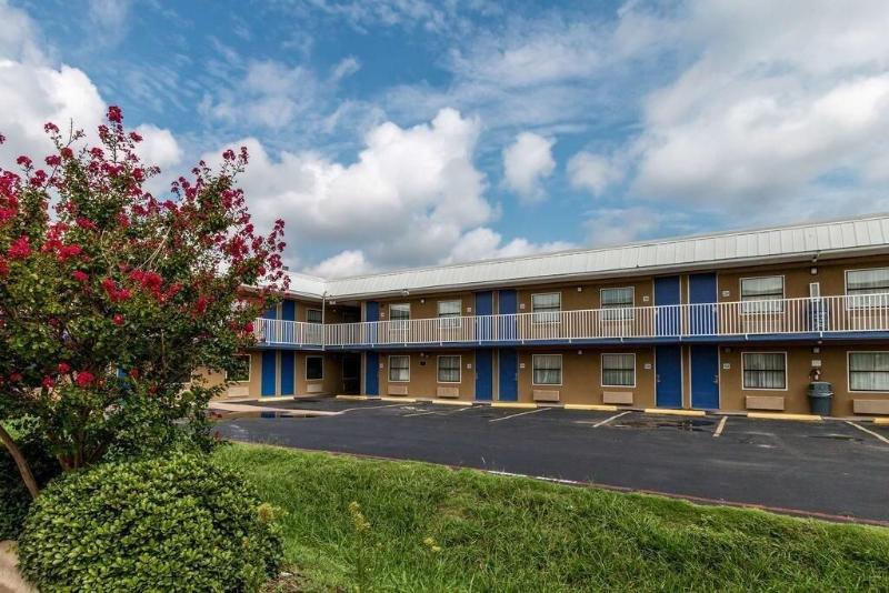 בית מלון כפרי Econo Lodge