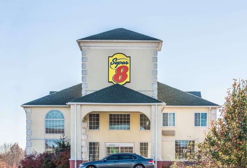 فندق Super 8 By Wyndham Harrisburg Hershey North