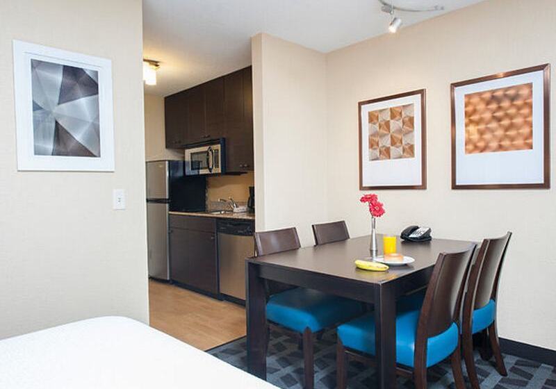 בית מלון כפרי Towneplace Suites Des Moines Urbandale