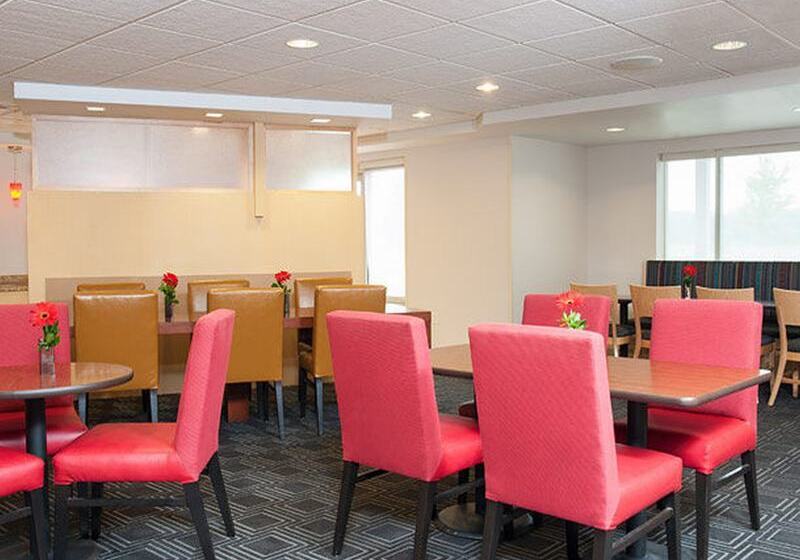 בית מלון כפרי Towneplace Suites Des Moines Urbandale