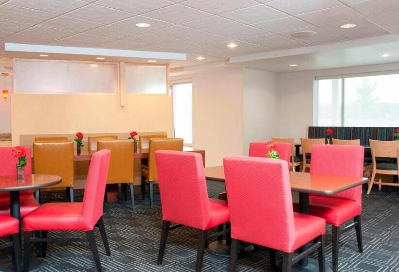 בית מלון כפרי Towneplace Suites Des Moines Urbandale