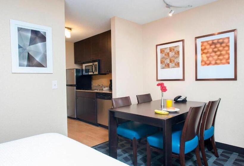 בית מלון כפרי Towneplace Suites Des Moines Urbandale