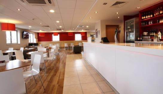 Отель Travelodge Bracknell