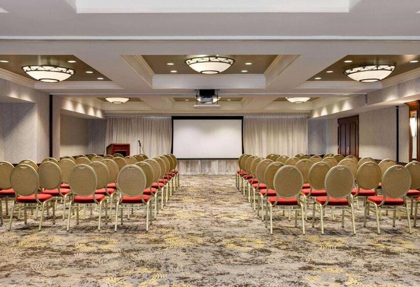 Viana Hotel And Spa, Trademark Collection By Wyndham