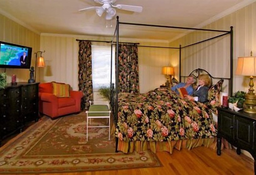 فندق Village Inn   Blowing Rock