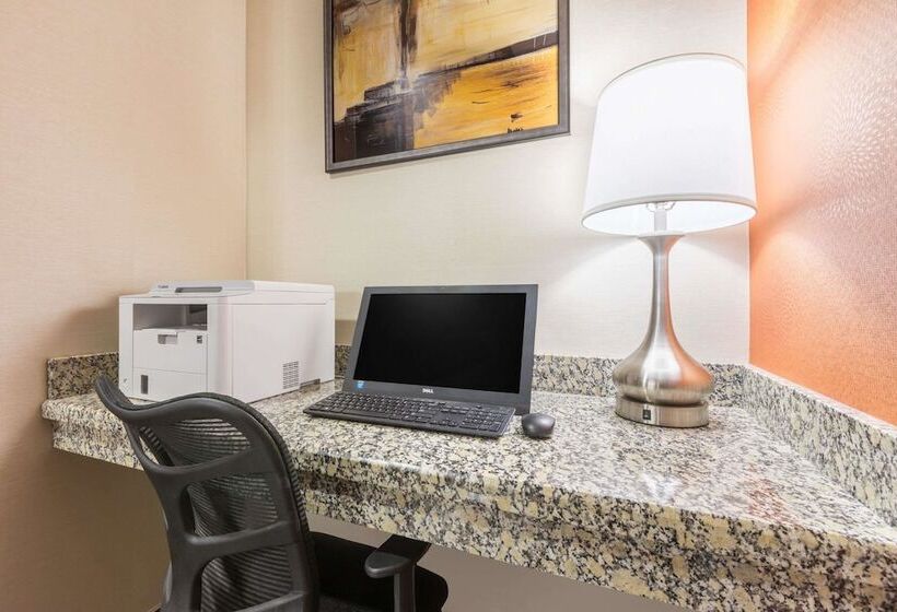 فندق على الطريق Days Inn By Wyndham Dilley