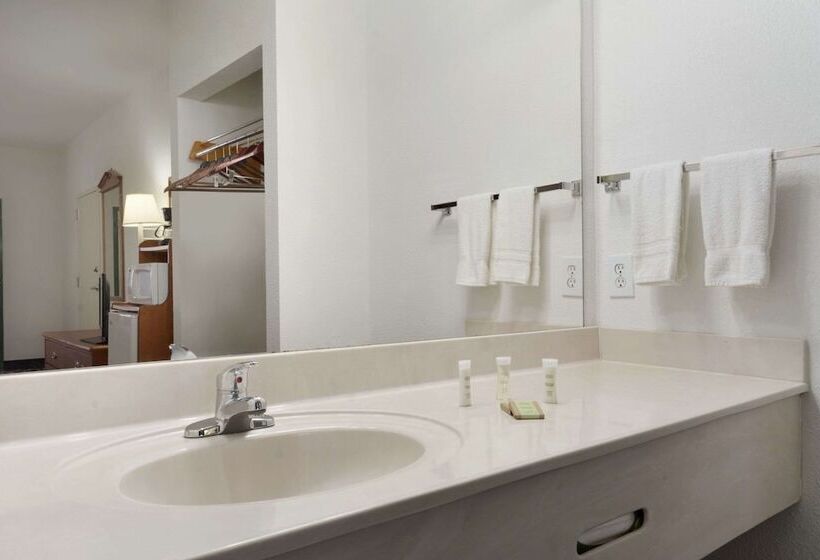 فندق على الطريق Super 8 By Wyndham Chatsworth/dalton