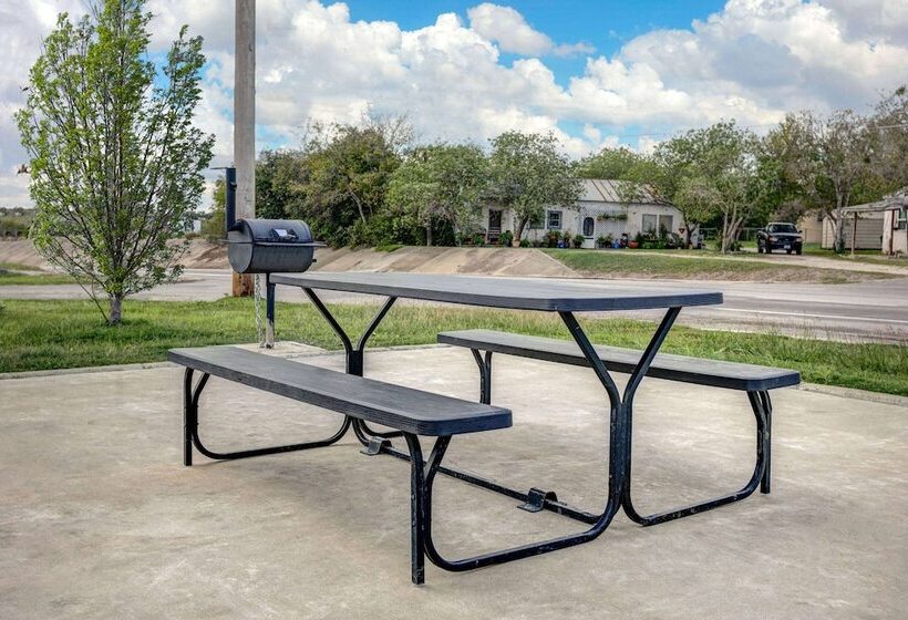 מוטל Super 8 By Wyndham Karnes City