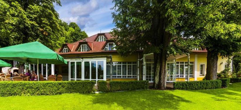 בית מלון כפרי Park Na Baracke