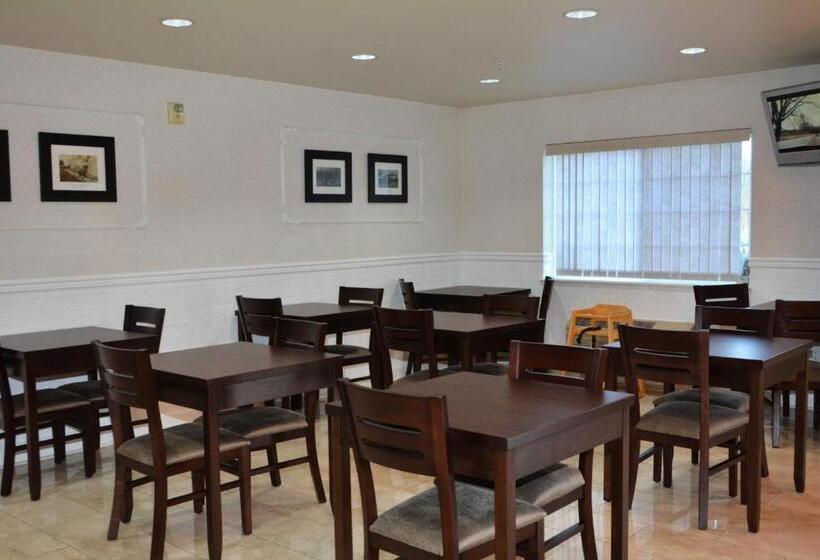 بنسيون Fairbridge Inn & Suites Dupont