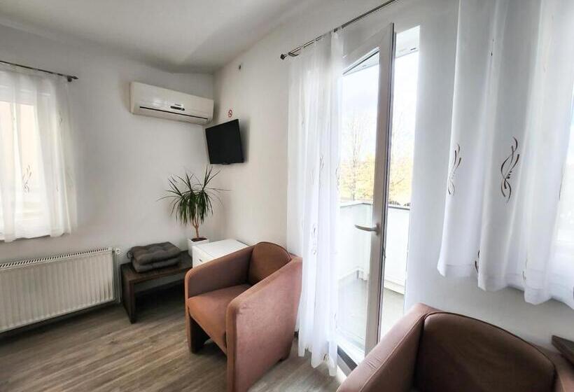 پانسیون Guest House Mlada Lipa