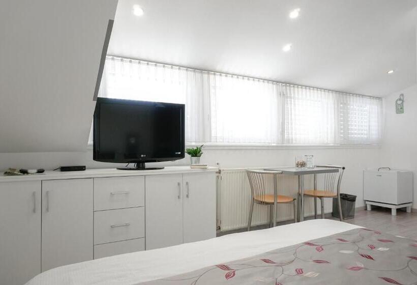 پانسیون Guest House Mlada Lipa