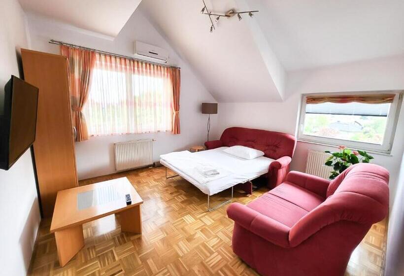 پانسیون Guest House Mlada Lipa