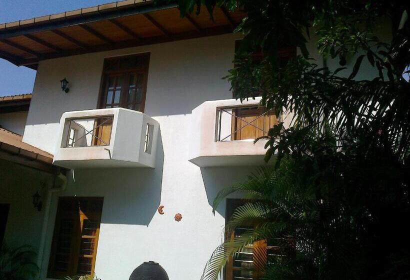 Курорт Roman Beach