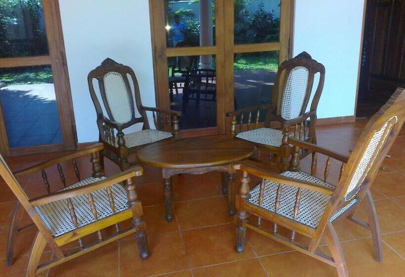 Курорт Roman Beach