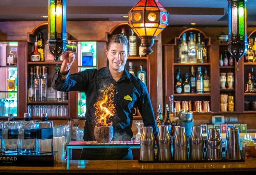 Mesés Shiraz Hotel Superior Adults Only