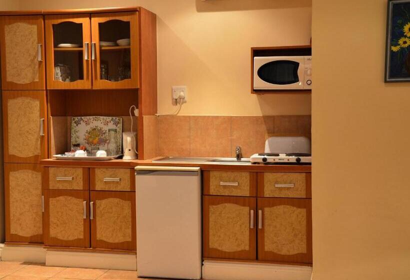 The Sandringham Bed & Breakfast And Self Catering