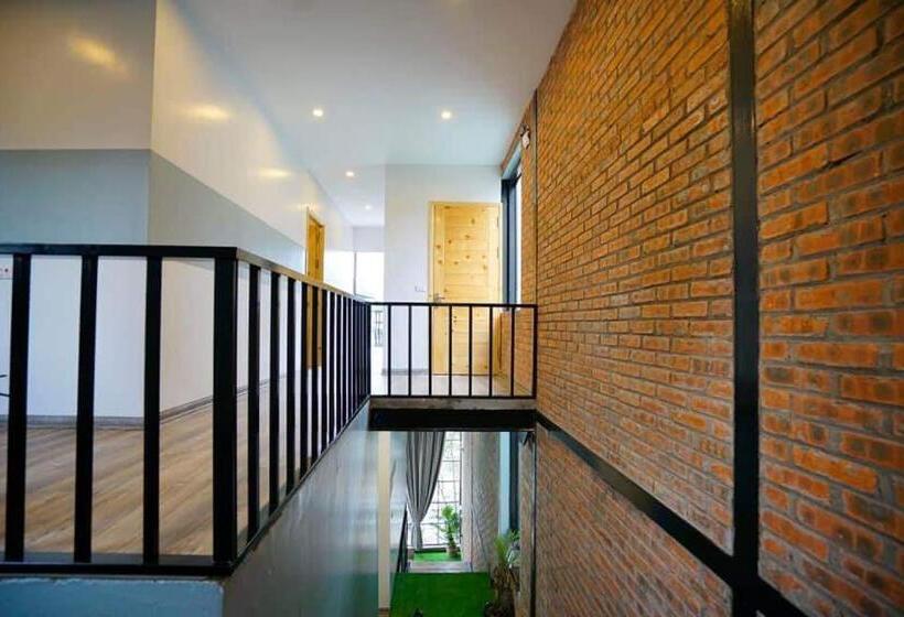 5 To 10 Bedrooms Houses