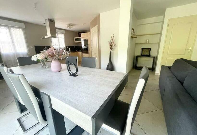 Agréable Et Grande Maison Avec Parking + Jardin